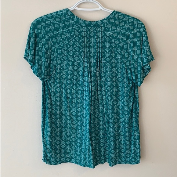 Green pattern blouse - Picture 2 of 2